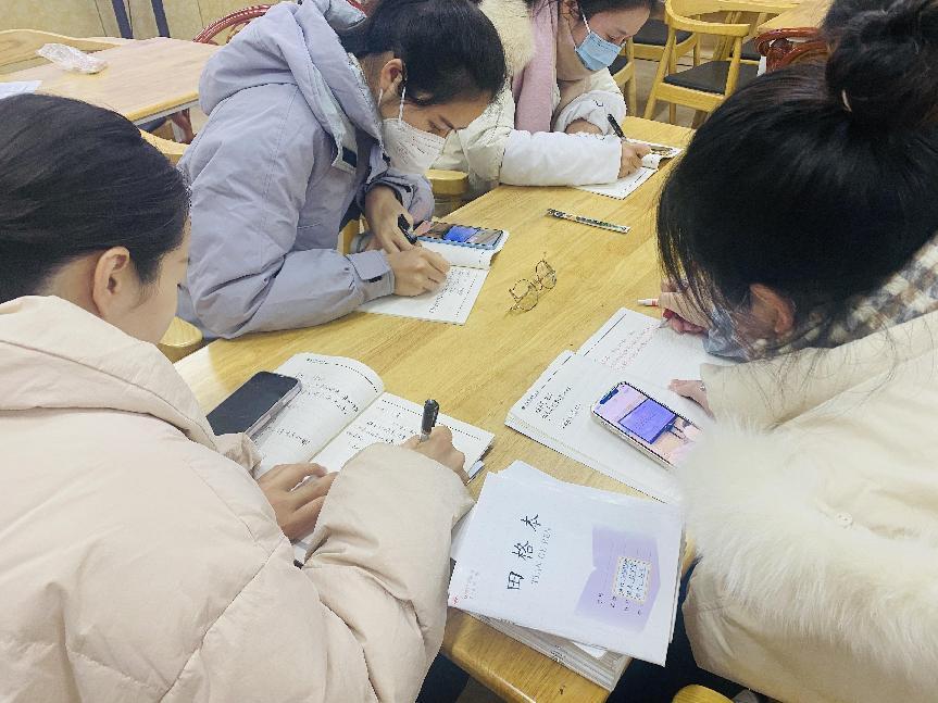 【湖畔·先锋示范】（主题党日）“学思想·身边榜样讲”——金陵小学仙林湖校区党支部书记党课暨主题党日活动_html_2b8607fa.jpg