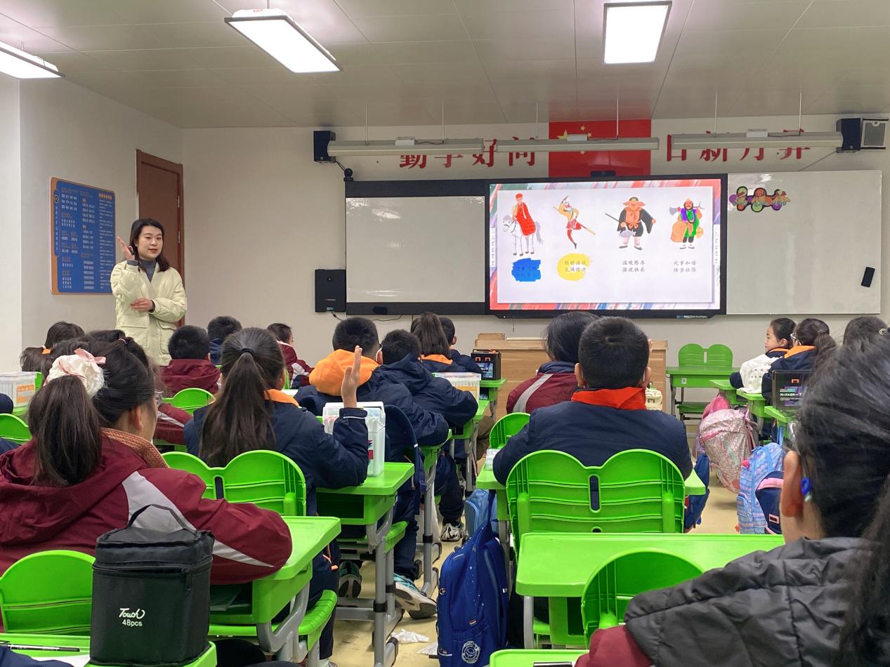 【湖畔·童化课堂】绘画性格，发现自我——美术校本研修之课例研讨_html_53277517.jpg