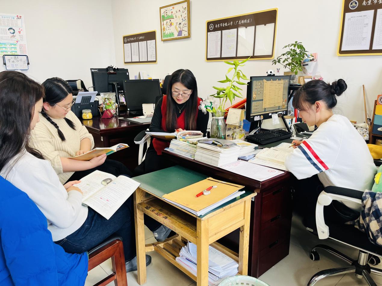 【博学广志】穿越时空的家国情怀——金陵小学广志路校区四年级语文组教研活动_html_1c7adec6.jpg