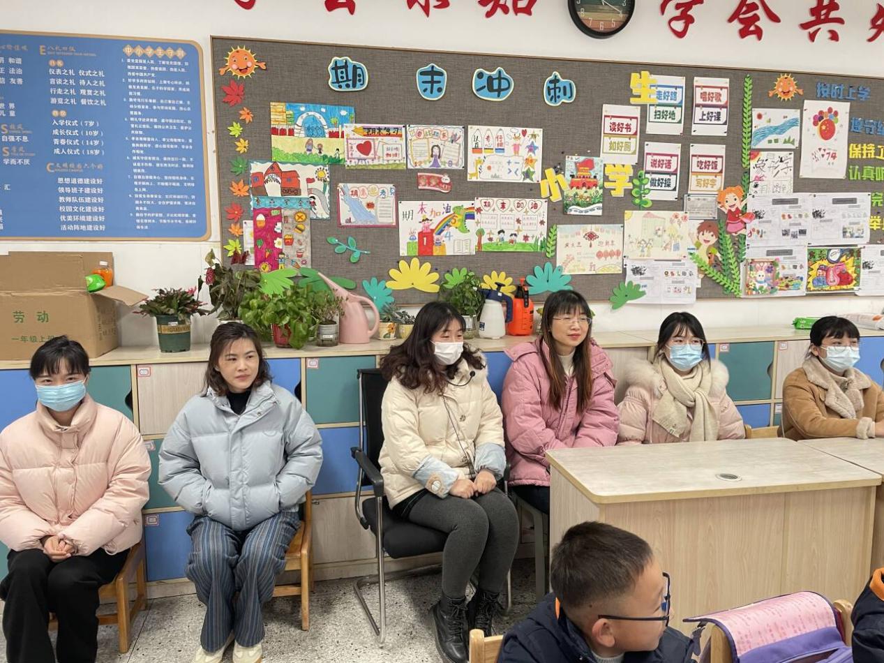 【湖畔·童化课堂】研讨出真知 同心促发展——记金陵小学（仙林湖校区）一年级语文组教研活动_html_m543315fc.jpg