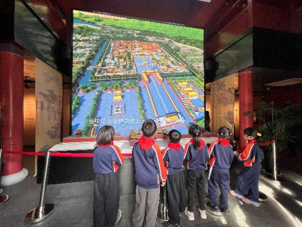 【湖畔·家长互助团】爬城墙，探金陵——2023级7班家长互助团研学活动_html_6c579727.jpg