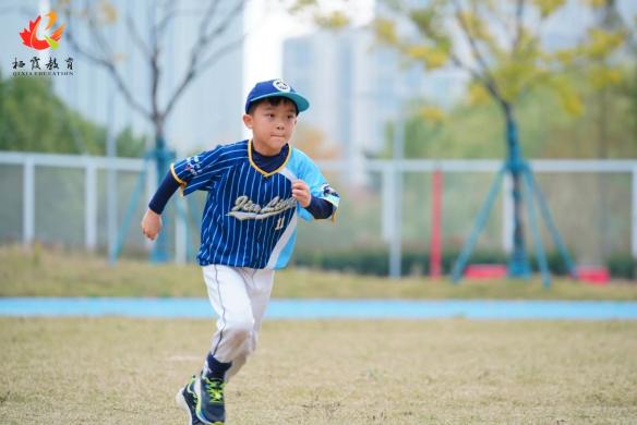 2024栖霞区阳光体育联赛棒垒球邀请赛在我校顺利举行_html_7613948c.jpg