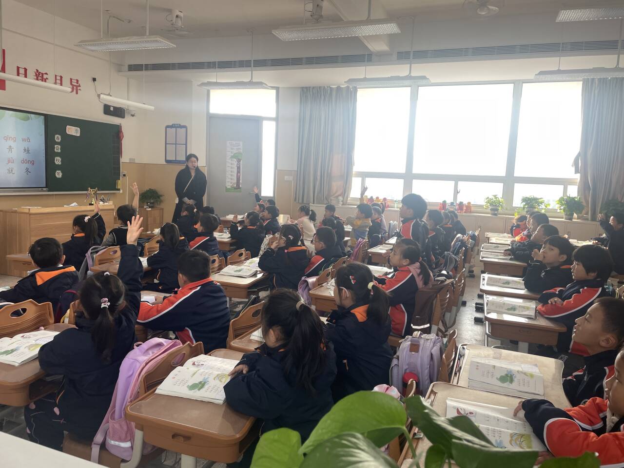 【湖畔·家校共育】携手启航，共筑成长梦——金陵小学（仙林湖校区）第五次“家长开放月”（一年级篇）_html_2f32d874.jpg