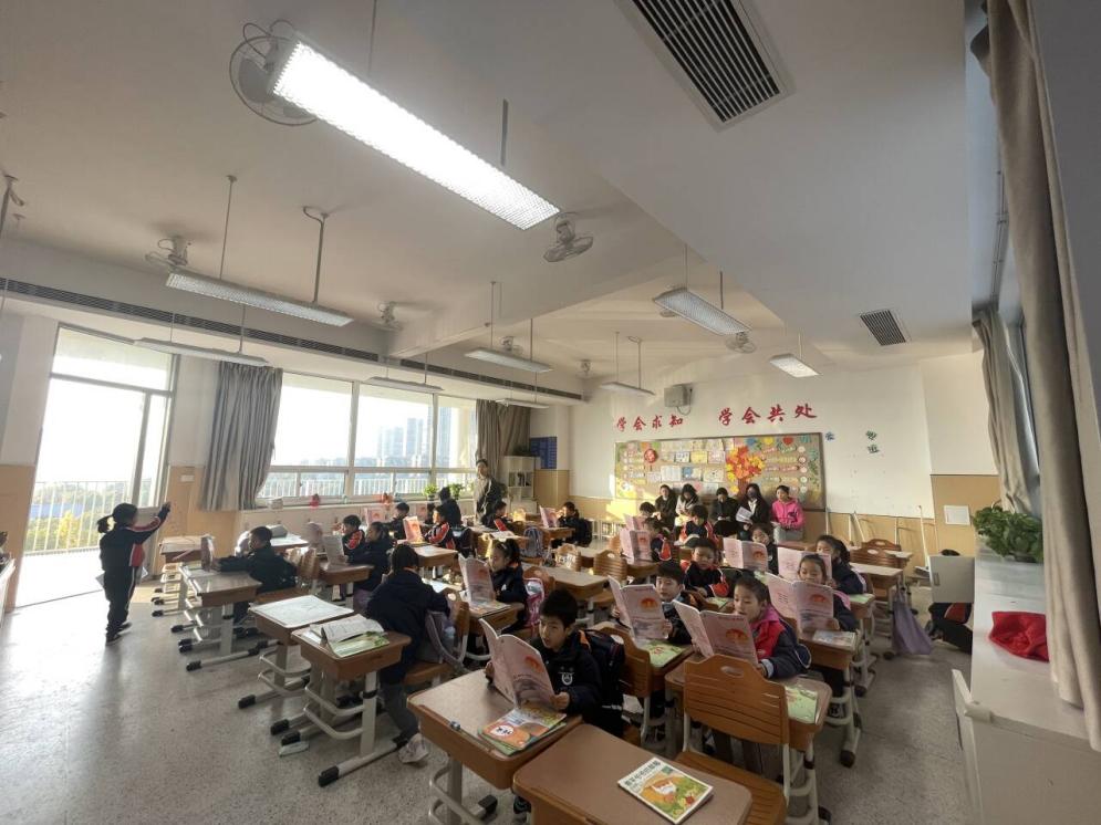 【湖畔·家校共育】携手启航，共筑成长梦——金陵小学（仙林湖校区）第五次“家长开放月”（一年级篇）_html_3df3efcc.jpg