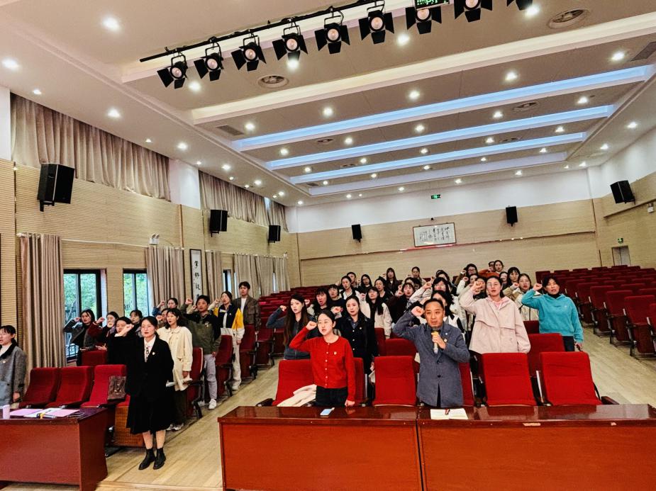 【湖畔·先锋示范】信念坚定，新程扬帆——中共南京市金陵小学仙林湖校区党支部预备党员转正大会docx_html_52248a10.jpg