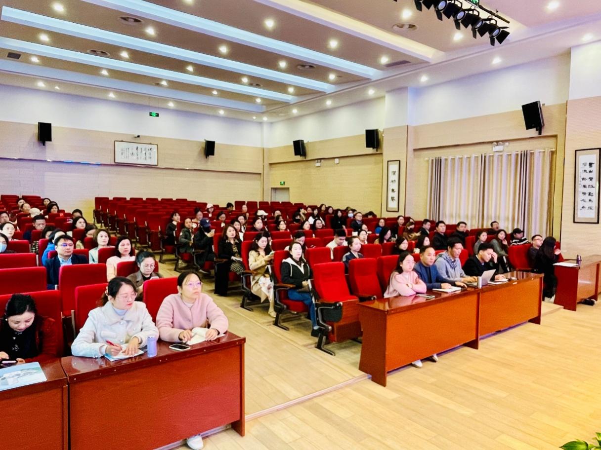 【湖畔·协同育人】同心 同向 同行——2024-2025学年新一届校家委成立大会召开_html_m268bbdaa.jpg