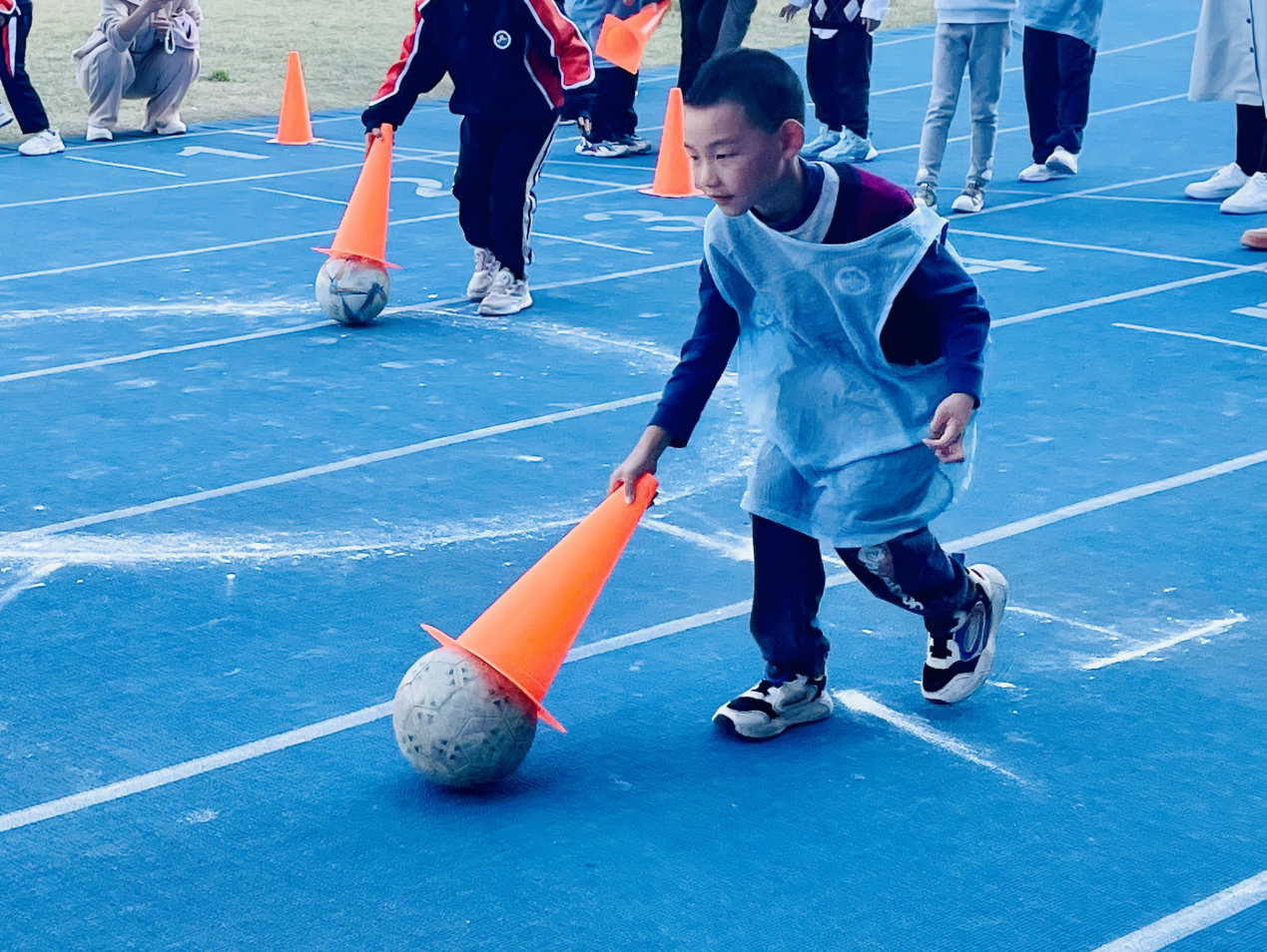 【湖畔·学生活动】秋韵燃动，逐梦赛场——记南京市金陵小学（仙林湖校区）2024—2025学年秋季趣味运动会（一、三年级）_html_3916ca00.png