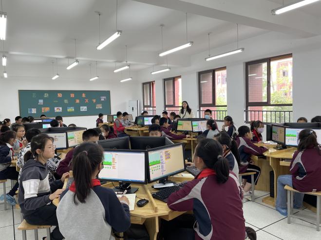 【湖畔光影】“双减”精神进课堂，行政听课促落实——金陵小学（仙林湖校区）“推门听课”活动（11）_html_25d55ad6.jpg