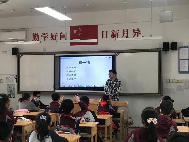 【湖畔光影】“双减”精神进课堂，行政听课促落实——金陵小学（仙林湖校区）“推门听课”活动（11）_html_m76f796ca.jpg