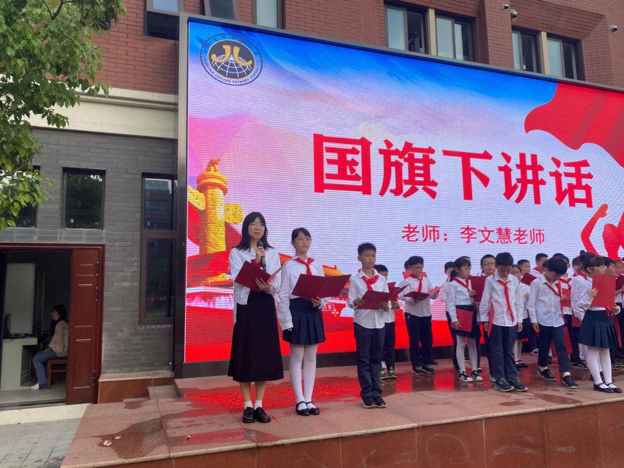 【湖畔光影 升旗仪式】“社会主义核心价值观”——金陵小学（仙林湖校区）第十五周升旗仪式_html_m72d1e8fb.jpg