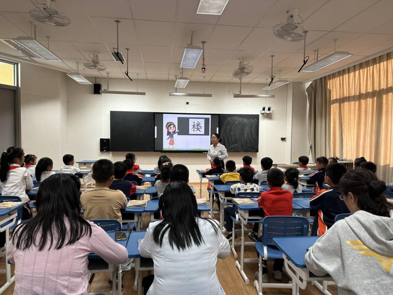 聚焦教育教学变革，推动学校高质量发展——记焦作市马村区实验学校老师走进金陵小学（仙林湖校区）(2)_html_16c92c6e.jpg