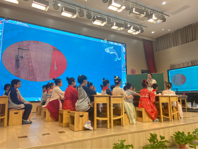 传承宋韵美学，创新传统艺术——栖霞区小学美术“鱼戏莲叶”主题大单元活动_html_3b4d80dc.png