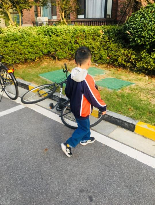 【湖畔·红领巾】“童心向党，薪火相传”——金陵小学（仙林湖校区）建队日系列活动之我为红领巾添光彩_html_m7cb27675.jpg