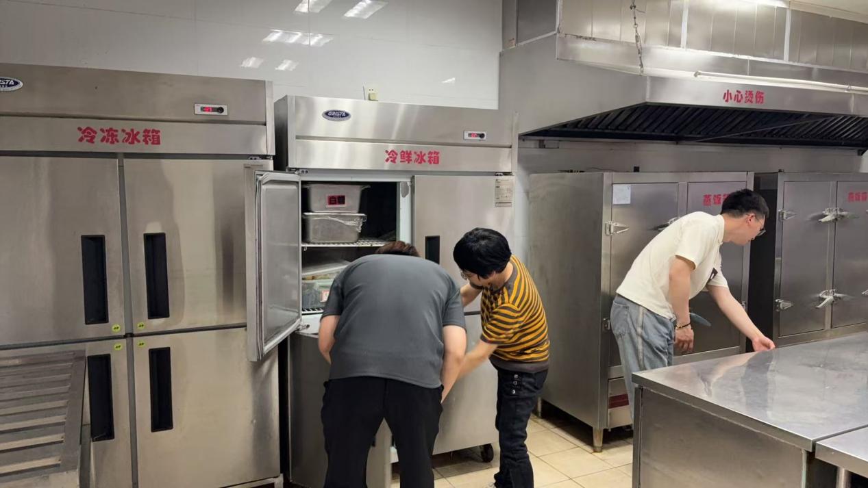 安全无小事 自查护开学——金陵小学（仙林湖校区）开学前校舍普查及安全大检查_html_6a6bb74b.jpg
