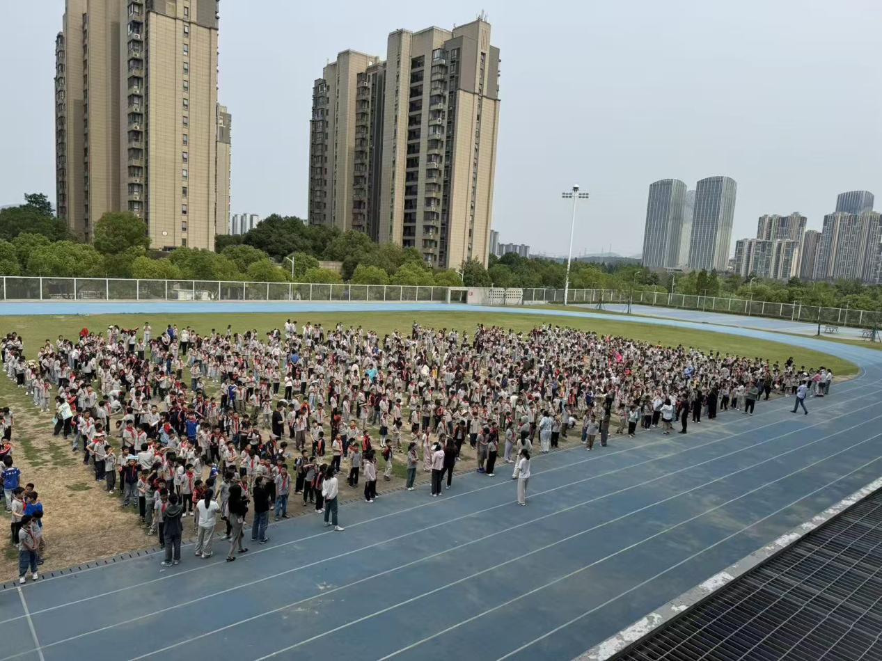 【湖畔·共佑安全】实战砺精兵 安全筑校园——南京市金陵小学（仙林湖校区）成功开展地震应急疏散演练_html_4ebb48a2.jpg