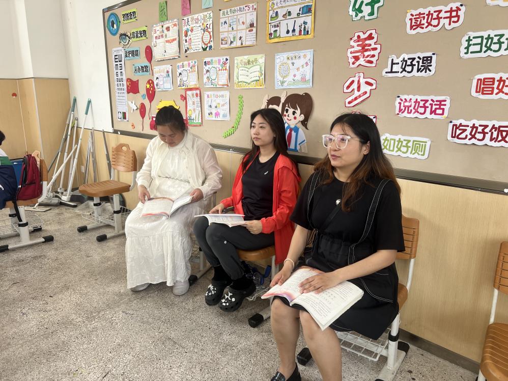【湖畔·童化课堂】共赏天空诗意，感受语言之美——金陵小学（仙林湖校区）三年级语文组语文组教研活动_html_28f6e3d.jpg