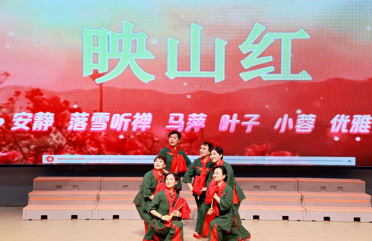【湖畔·学生活动】老少同声爱国情  同心奋进新征程——我校联合街道关工委开展老少同台节目展演活动_html_m5c2aecdc.jpg