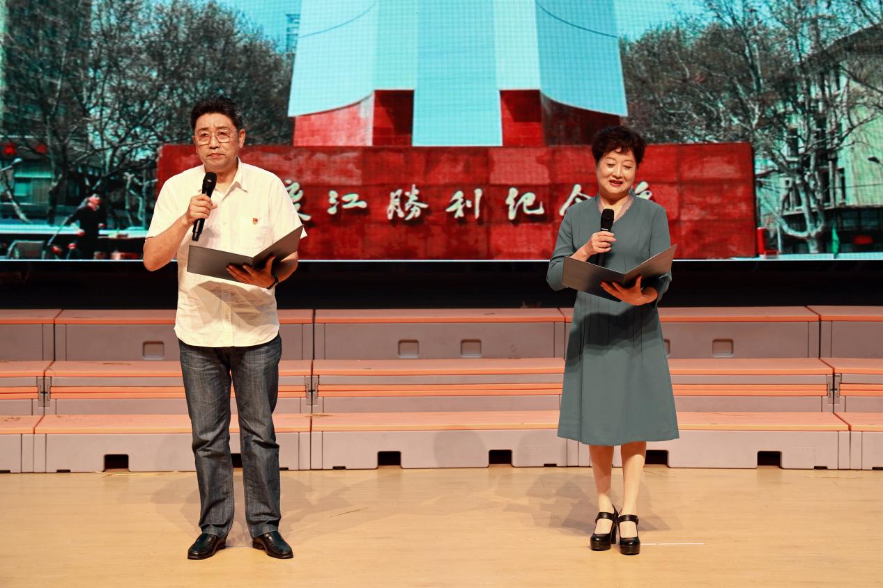 【湖畔·学生活动】老少同声爱国情  同心奋进新征程——我校联合街道关工委开展老少同台节目展演活动_html_m5c3434f1.jpg