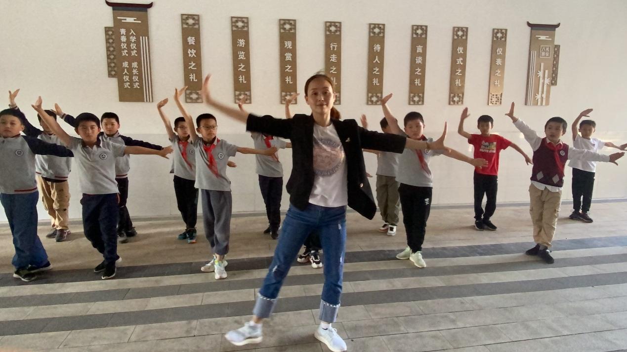 【博学广志】细微之处见风范，毫厘之优定乾坤——祝贺金小广志路校区在2022年栖霞区小学生集体舞比赛中荣获第一名(1)(1)(1)_html_29529168.jpg