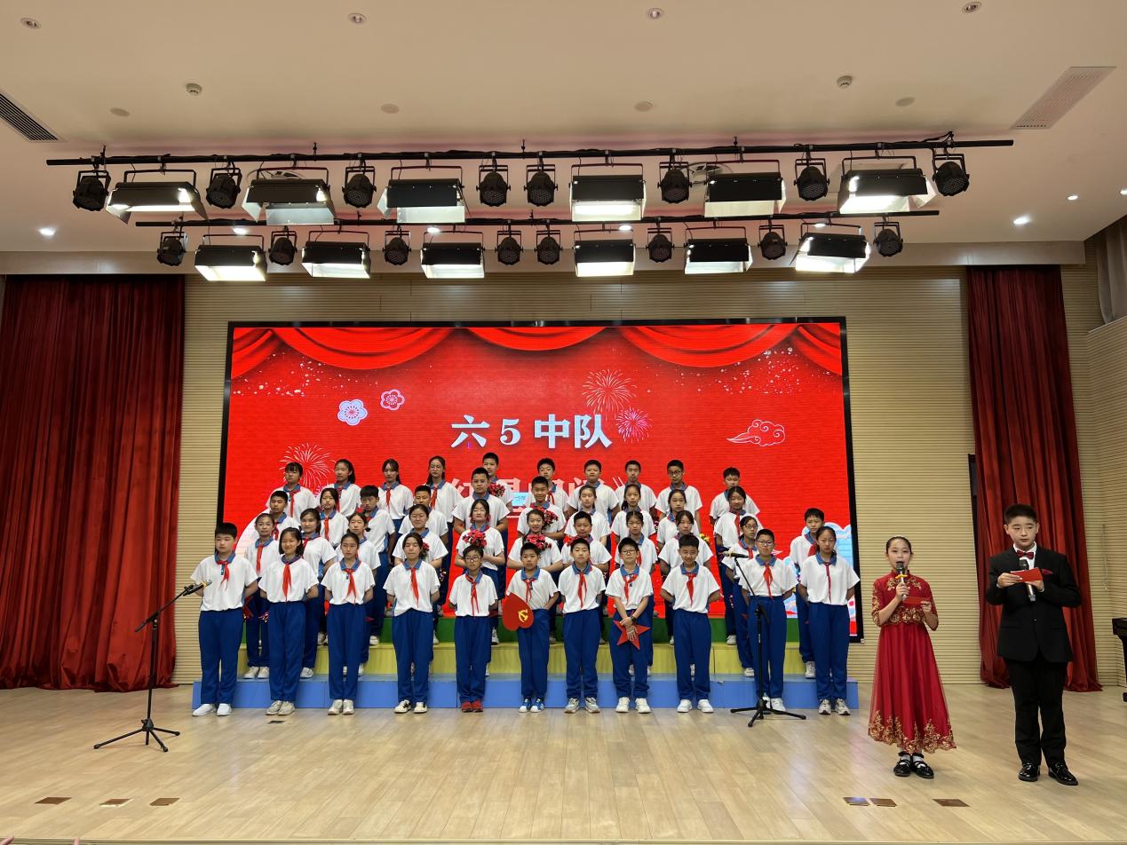 【湖畔光影】喜迎二十大 红歌献给党——六年级红歌合唱比赛_html_6958384d.jpg