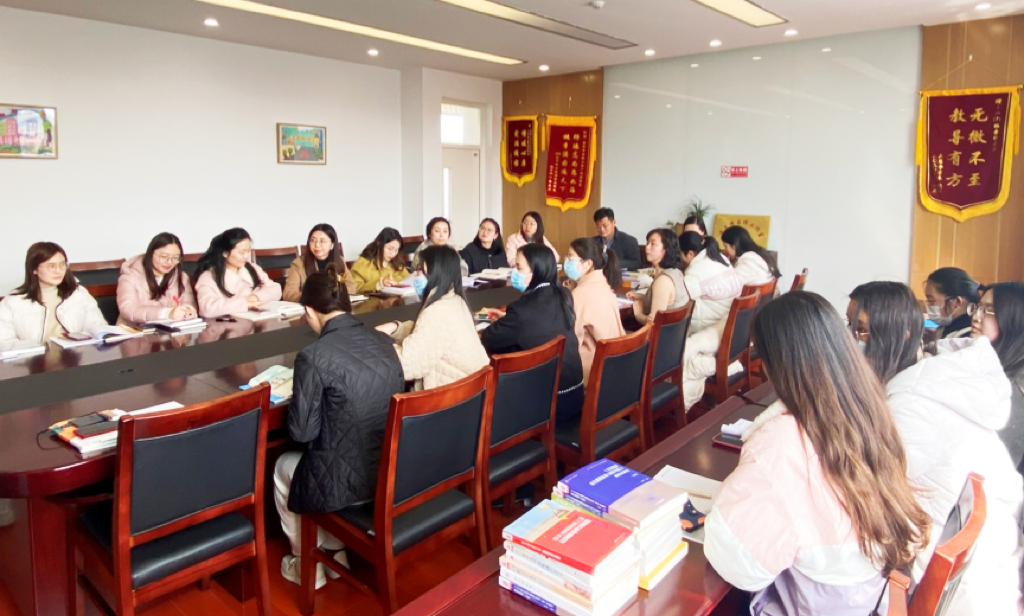 最是书香能致远——黄文峰名师工作室2023年度首场例会_html_m81999e1.png