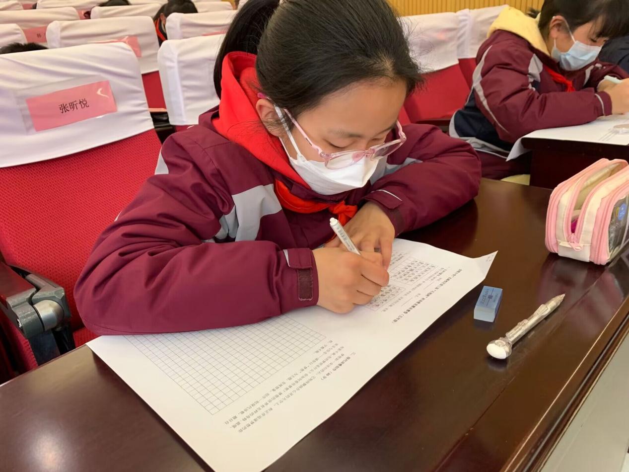 【博学广志】诗歌点亮童心  诗意润泽童年——记金陵小学广志路校区第三届“石抱树”杯诗歌竞赛决赛（高年级组）_html_m1555b24.jpg