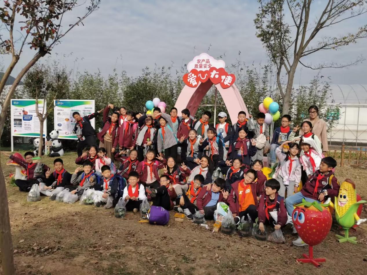 【湖畔·学生活动】探秘农场 劳动“趣”秋游——金陵小学（仙林湖校区）五年级秋季综合实践活动_html_m55aec71d.jpg
