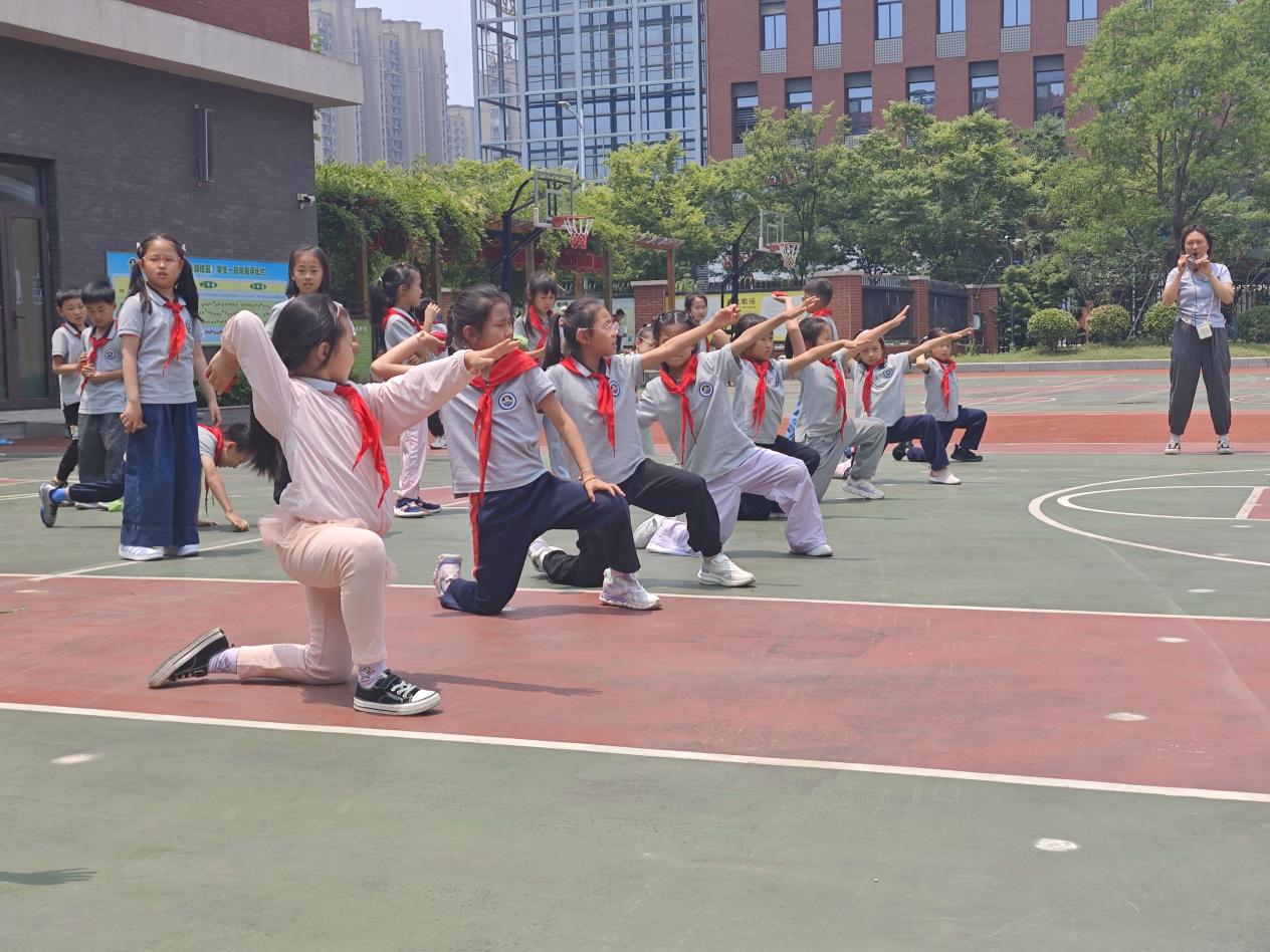 【湖畔·童化课堂】展体育课堂风采，以研促教共成长——体育校本研究之课例研讨（18）_html_m7db635aa.jpg