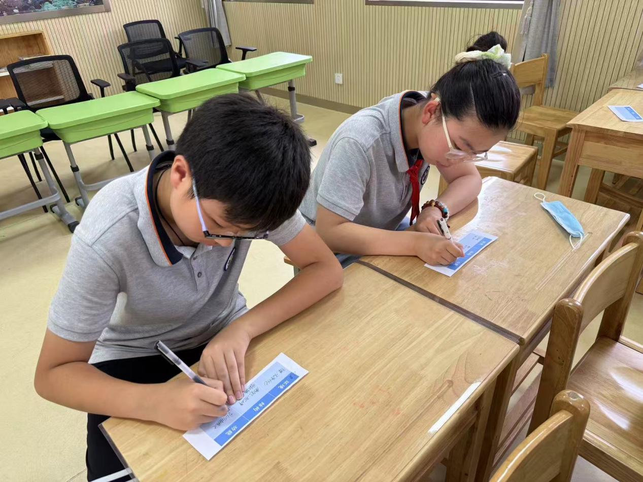 【湖畔·童化课堂】三折页策略引领学生叩开生命探究之门--科学教学校本研修（5）_html_m64f21679.jpg