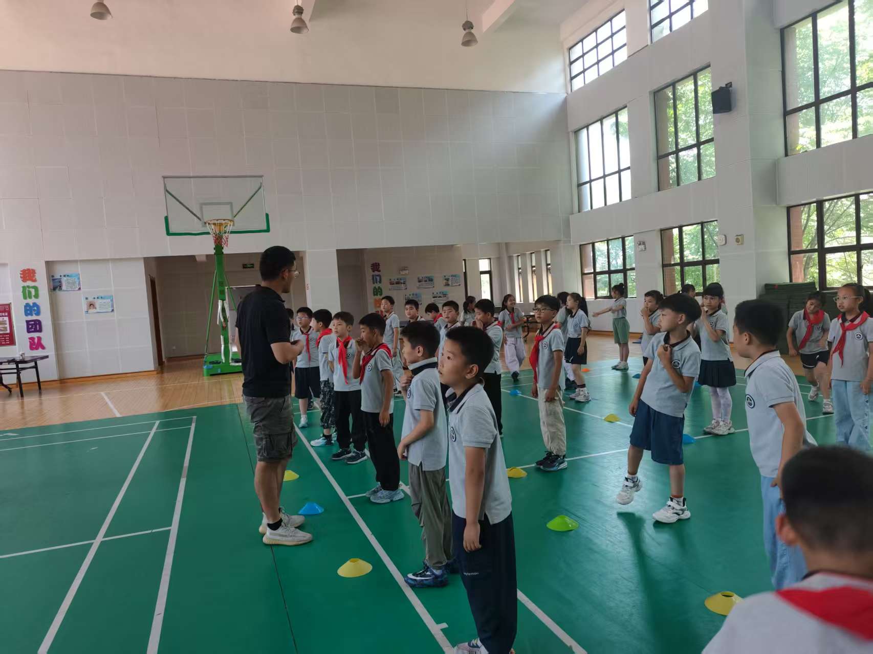 【湖畔·童化课堂】展体育课堂风采，以研促教共成长——体育校本研修之课例探讨（20）_html_189c9341.jpg