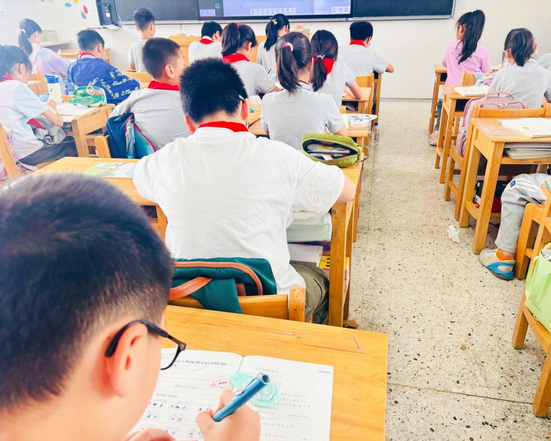 【博学广志】趣味课堂展风采 互动教学促成长 _html_76a5ee5c.jpg
