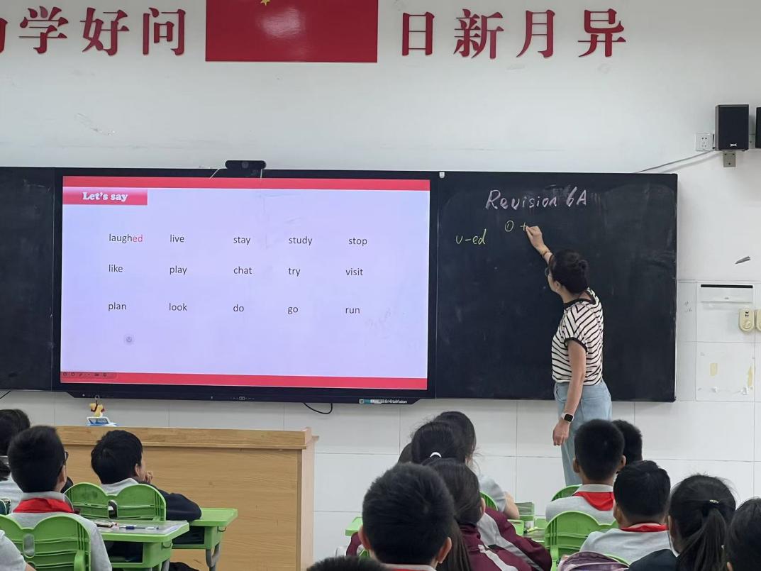 【湖畔·童化课堂】把教育命脉 提复习质量——记六年级英语组校本教研_html_6d2153d5.jpg