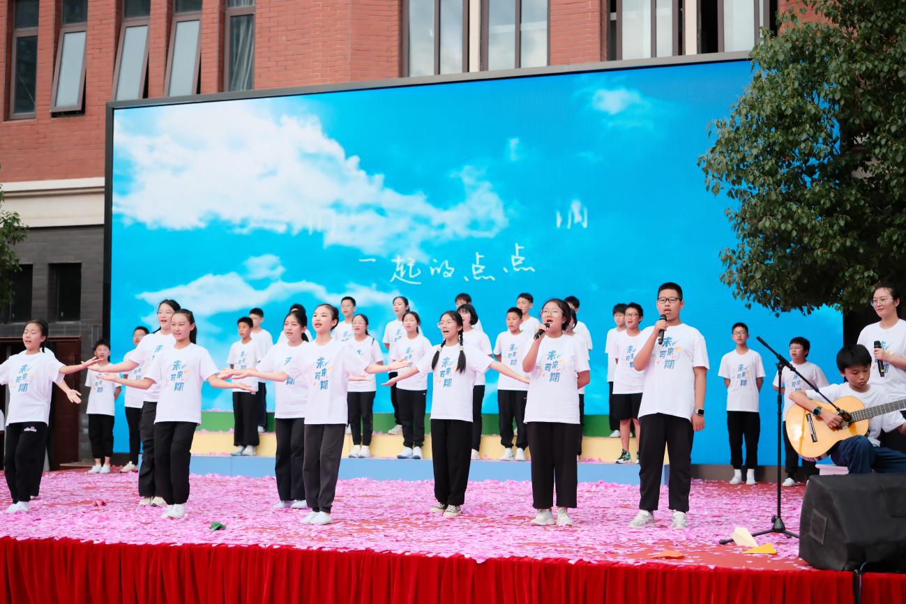【湖畔·学生活动】永远是夏天——金陵小学（仙林湖校区）2019级毕业典礼圆满举行_html_6a656d1e.jpg