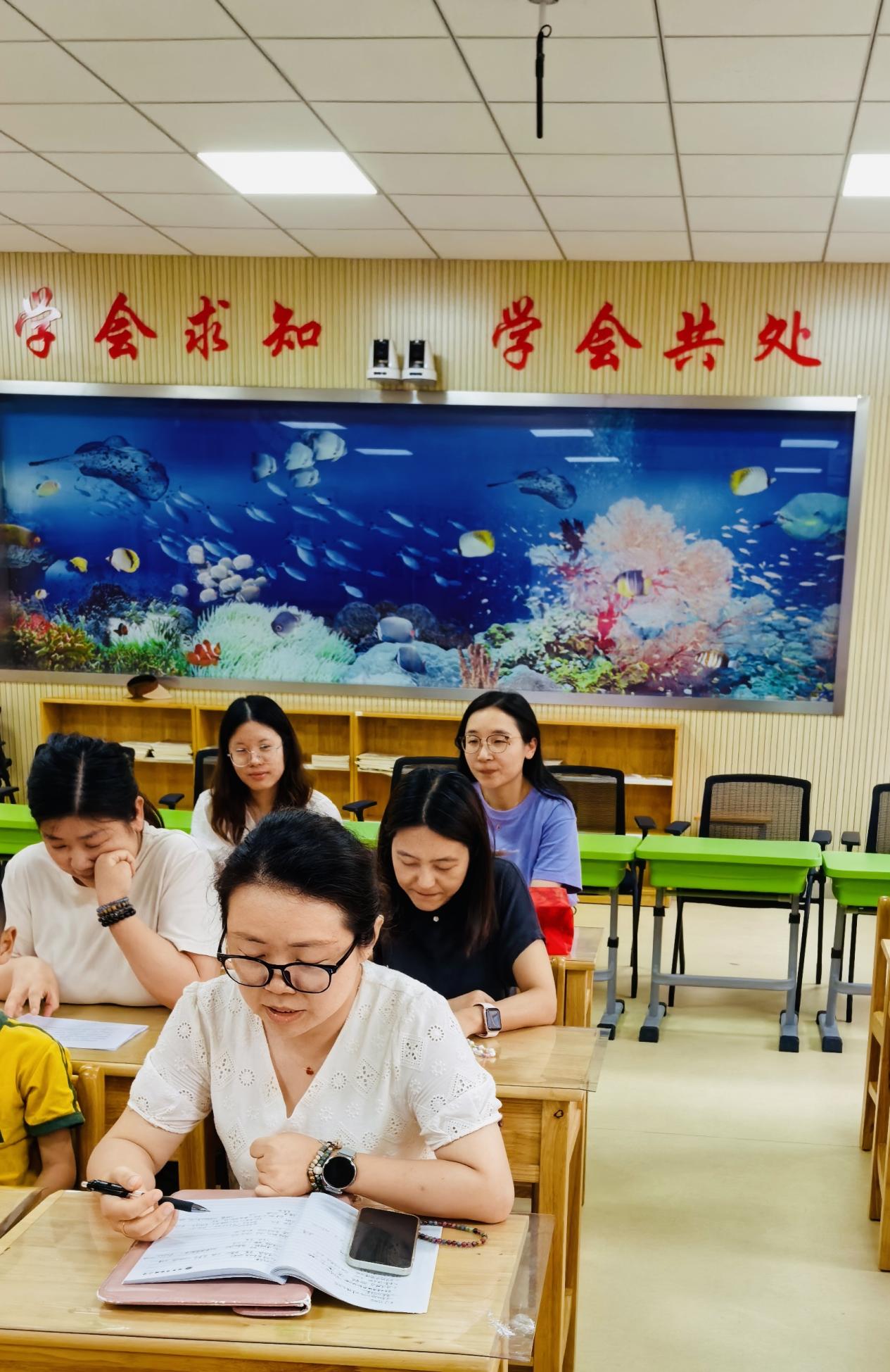 【湖畔·科研引领】期末总结凝智慧 科研征程启新篇——2024-2025学年第二学期金陵小学（仙林湖校区）科研导师制期末会议_html_1389aa36.jpg