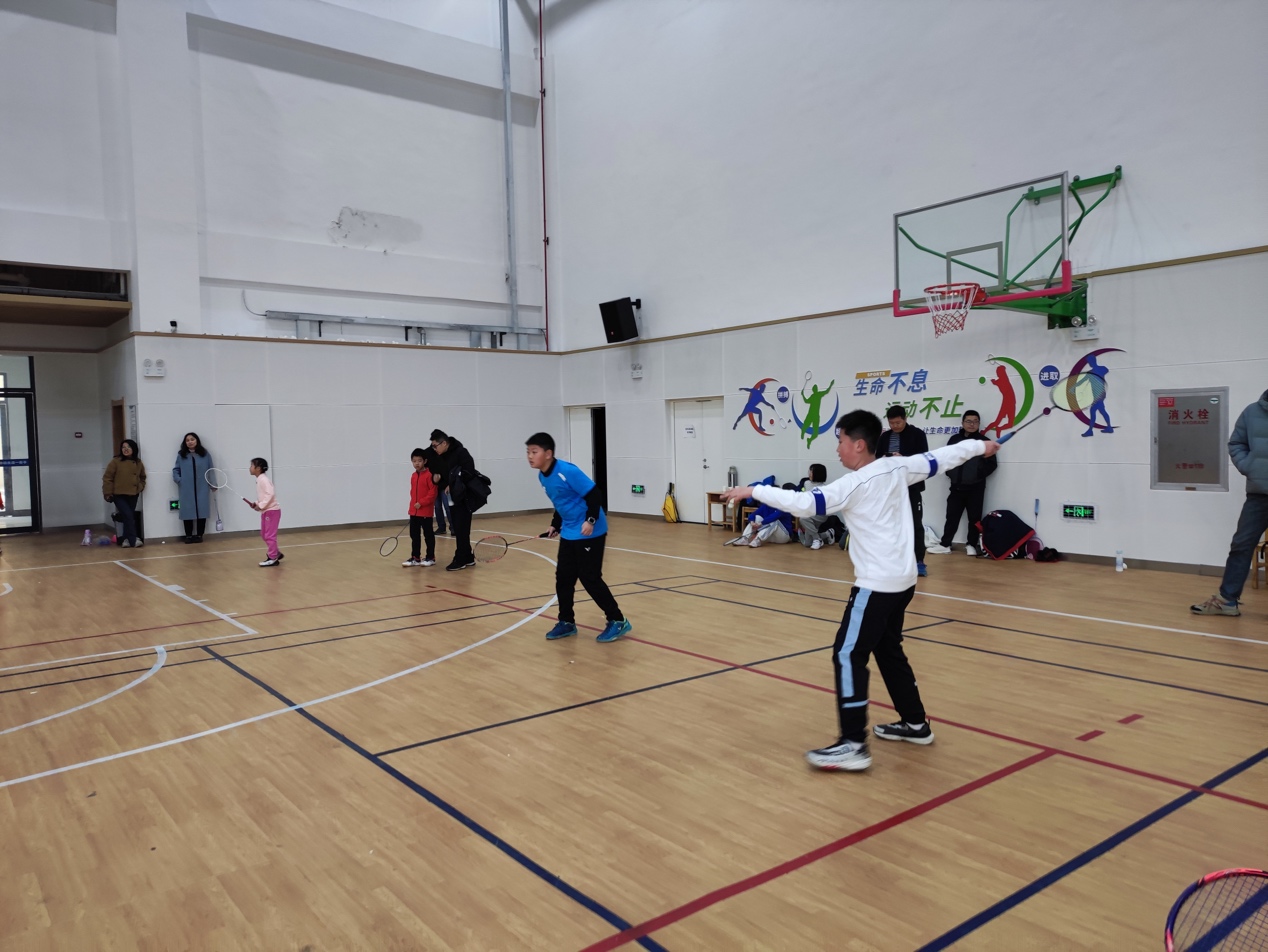 【博学广志】以球会友，“羽”你同行——记羽毛球校际交流赛_html_4bba74aa.jpg