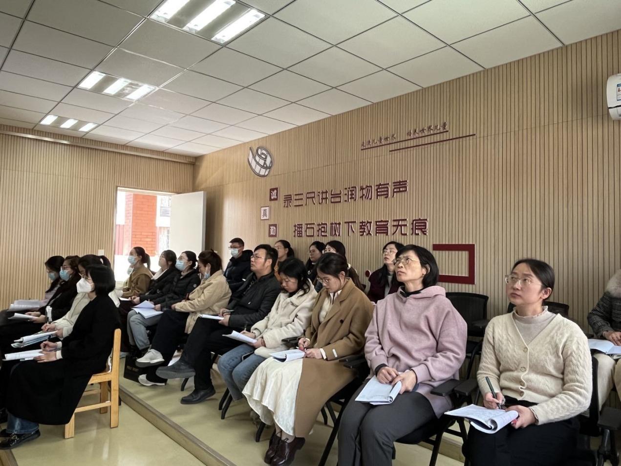 【湖畔•童化课堂】立足探究经验，感悟教学本质——数学校本研修之课例研讨（166）_html_5b246e3c.jpg
