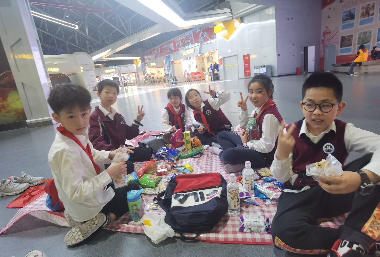 【博学广志】春生万物荣 研学正当时——记金陵小学广志路校区三年级春季社会实践活动_html_44af6858.jpg
