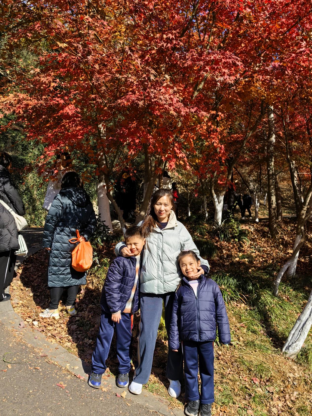 【湖畔·红领巾】同游栖霞山，共赏红枫节——记金陵小学（仙林湖校区）2023级5班团建活动_html_71274559.jpg