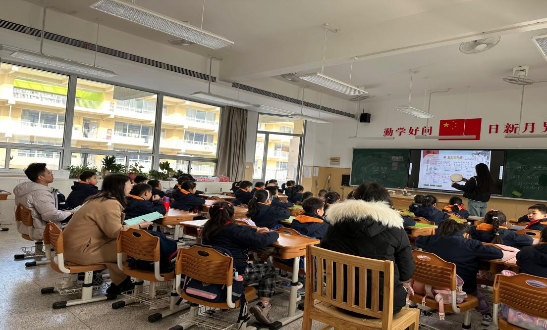 【湖畔·童化课堂】以研促学，以学促教——音乐校本研修之学科融合舞动课堂_html_59abd997.jpg