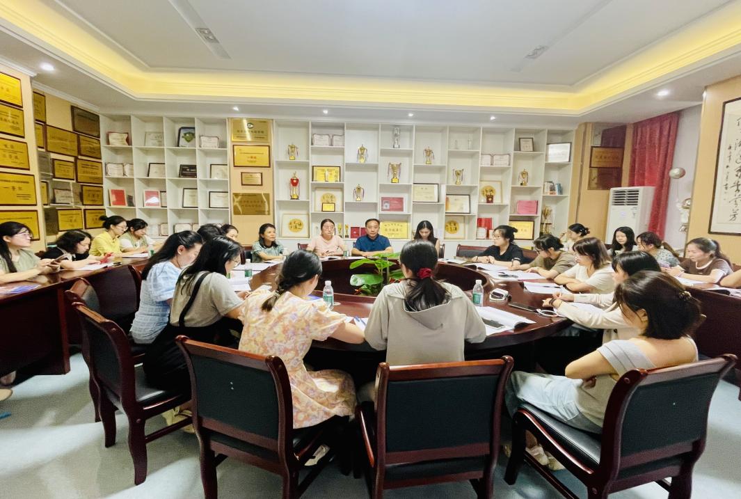 聚焦班级管理，赋能新生启航——金陵小学（仙林湖校区）一年级班主任专题会召开_html_m71c6e525.jpg