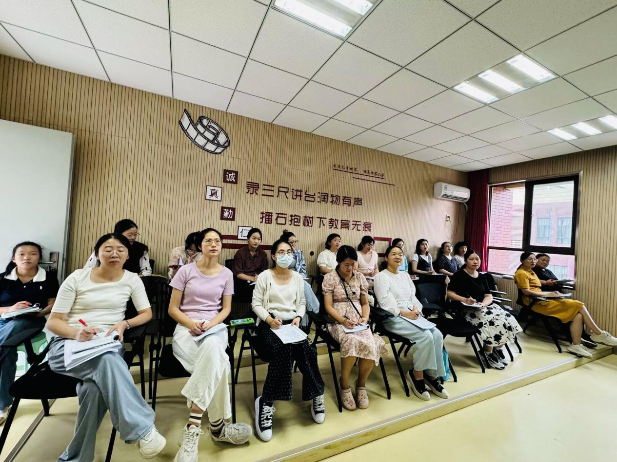 【湖畔·童化课堂】联通生活经验，建立时间量感——数学故事汇之课例研讨（147）_html_42f78bf8.jpg