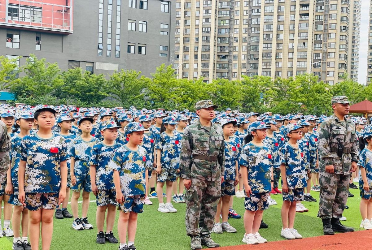 【湖畔光影】心似骄阳万丈光 敢问天地试锋芒——2017级学生国防教育夏令营（一）_html_m6f3f7549.jpg