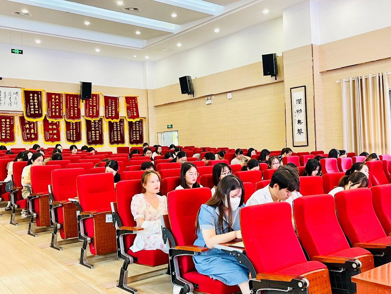 【湖畔光影】2021-2022学年第二学期期末班主任配班总结表彰会_html_4292f4d9.jpg