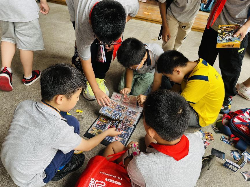 【湖畔光影】奉献爱心传真情 金小十年有我心——金陵小学（仙林湖校区）第九届爱心义卖活动_html_m74d3798e.jpg