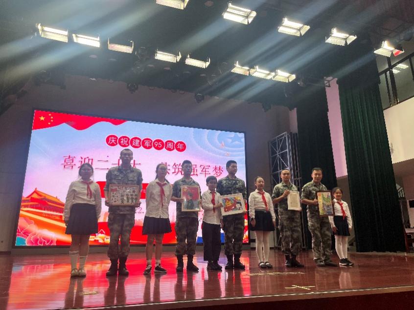 【红领巾寻访】喜迎二十大，共筑强军梦——南京市金陵小学红领巾走进临汾旅共庆“八一”建军节活动_html_4ebb361f.jpg