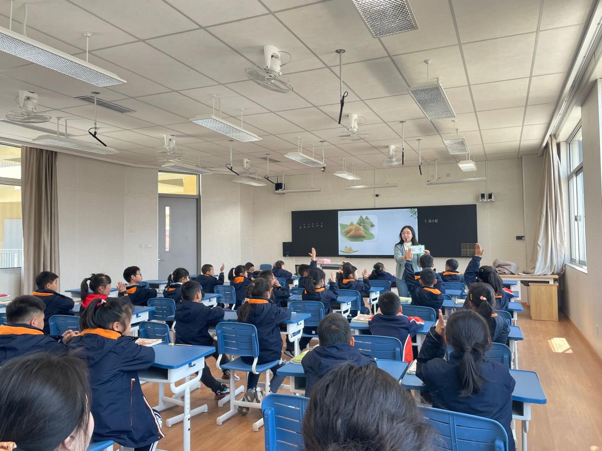 【湖畔· 童化课堂】春日意浓浓，同研共成长——记金陵小学（仙林湖校区）语文大组教研_html_3738349d.jpg