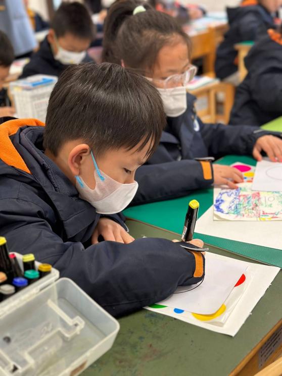 【湖畔·童化课堂】开启寻圆之旅，创造艺术人生——美术校本研修之课例研讨_html_22e51220.jpg