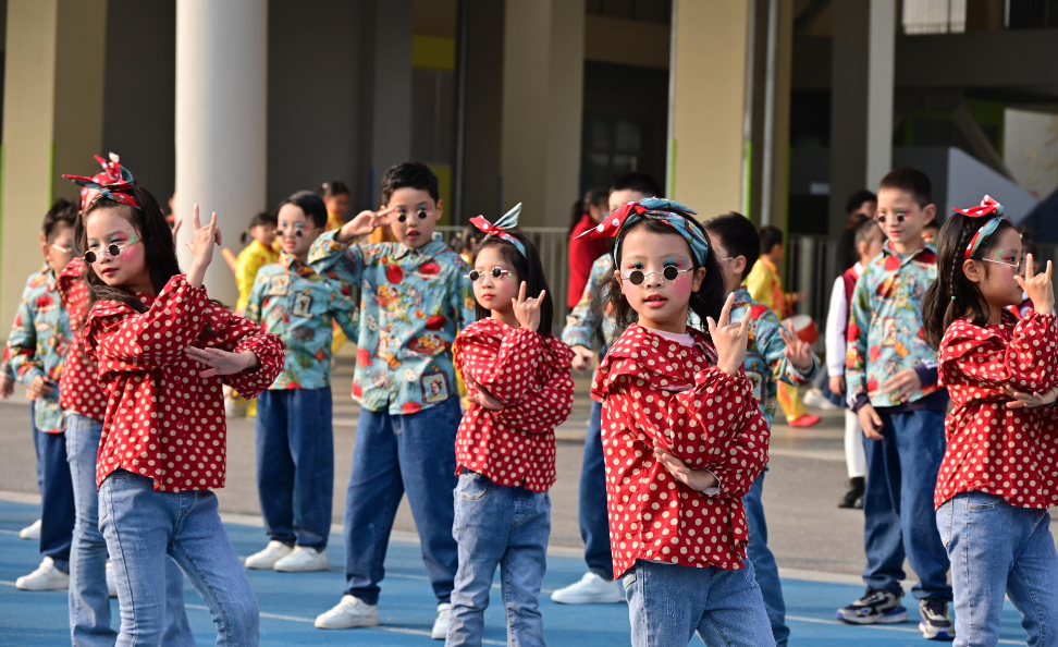 【湖畔·家校共育】“乘亚运之风  展运动风采”——金陵小学（仙林湖校区）2023—2024学年秋季运动会开幕式_html_m27da507.png