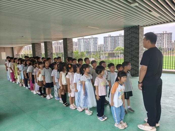 【湖畔·学生活动】迈好成长第一步，快乐启航新旅程——南京市金陵小学（仙林湖校区）2025级一年级新生入学培训_html_2df73733.jpg