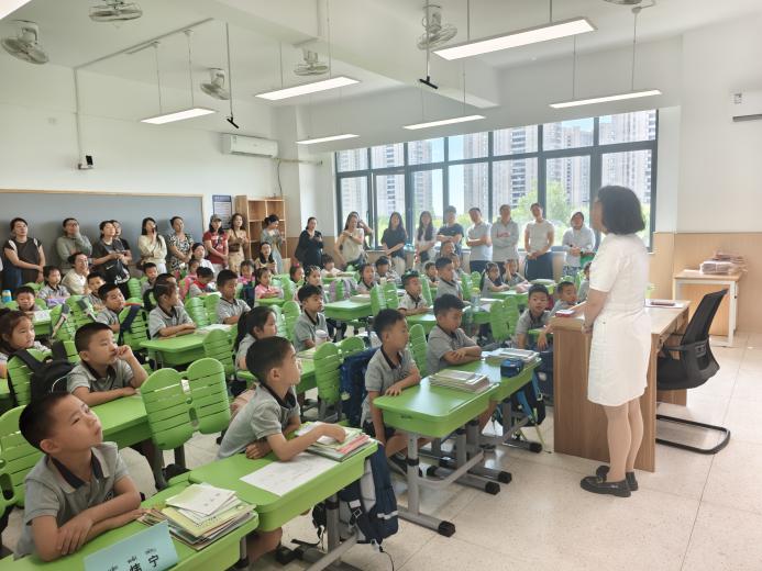 【湖畔·学生活动】迈好成长第一步，快乐启航新旅程——南京市金陵小学（仙林湖校区）2025级一年级新生入学培训_html_m139eeda4.jpg